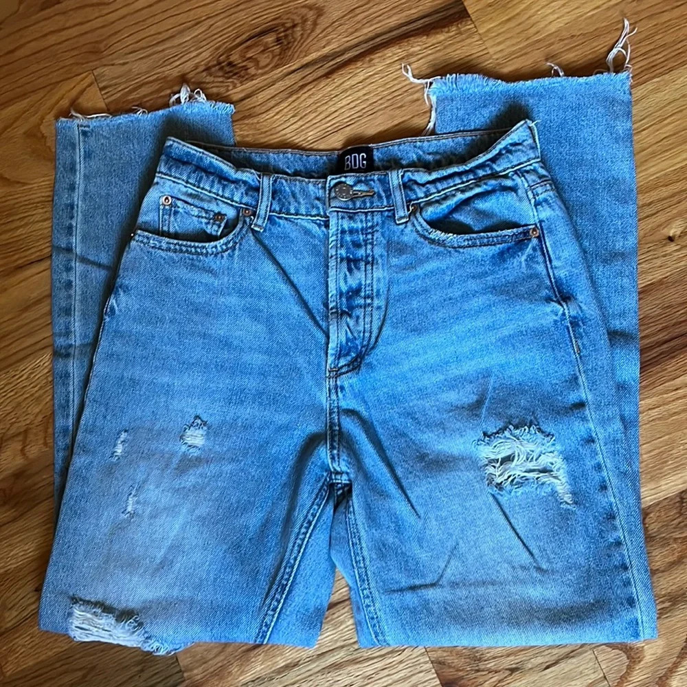 Urban Outfitters BDG Slim Straight Destroyed Jeans; Size 26